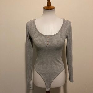 Medium ribbed gray bodysuit by justify
